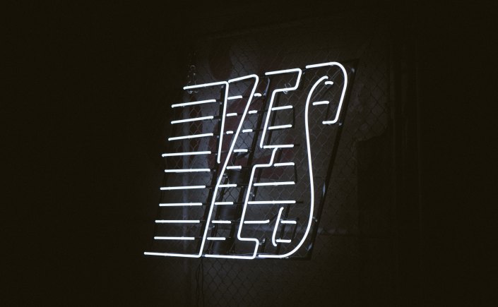Neon yes sign
